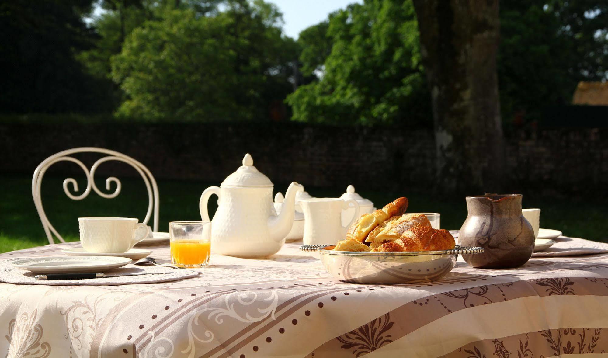 Villeny シャトー デ ラ ジロディエール Bed & Breakfast エクステリア 写真
